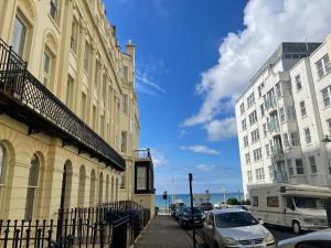 Beautiful 2 Bedroom Flat Next to Brighton Beach Sleep 6