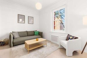 Ground-Floor Retreat in Dawes Point