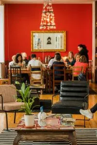 Living Lounge Hostel - Almada