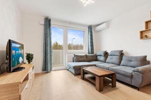 AH Airport Ovocne Sady Free Parking AC