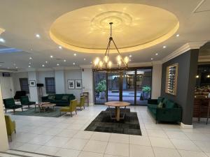 5-Min Walk to CTICC - Central & Cosy Hotel Stay