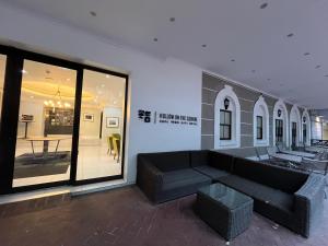 5-Min Walk to CTICC - Central & Cosy Hotel Stay