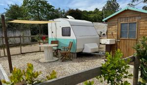 Vdb Lodge - coworking space - Work Relax & Sleep