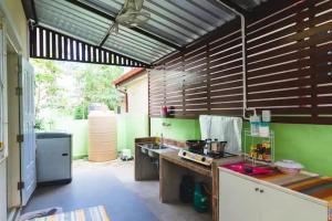 Near airport cozy home