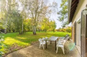 Maison chaleureuse à Saints avec jardin et terrasse - Touquin