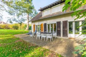 Maison chaleureuse à Saints avec jardin et terrasse