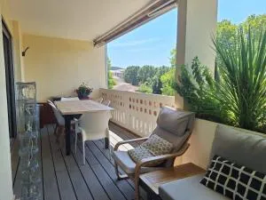 Le Rambot - appartement de charme avec grande terrasse parking centre ville - proche Bellegarde - Saint-Marc-Jaumegarde