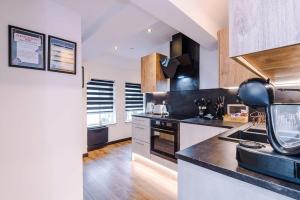 James Court Complex - Sleeps 24