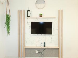 Elegant and Cozy Studio Barsa City Apartment By Travelio