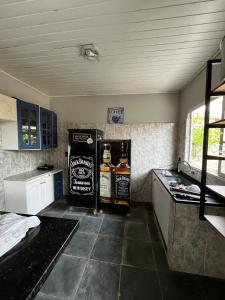 Casa dos fundos em condomínio