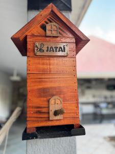 Casa dos fundos em condomínio