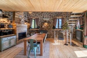 Dandy Villas Karpenisi Complex - Lux Chalets - Inflatable Pool-Hot Tub