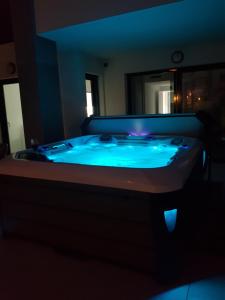 NEW Stunning ground floor Apartment with Jacuzzi