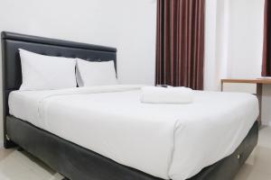 Modern Classic Studio at Apartment Parahyangan Residence By Travelio