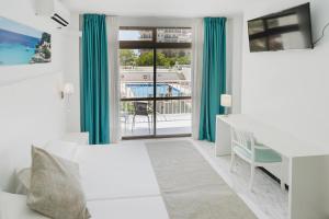 Twin Room with Pool View room in Hotel Amic Miraflores