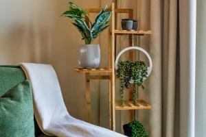 Nature-Themed Stay with 4K Projector Near Yas Island and Airport