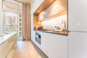 Near Dubai Marina Canal 2BR with Pool and City Views Balcony, Studio One, Dubai Marina by Deluxe Holiday Homes