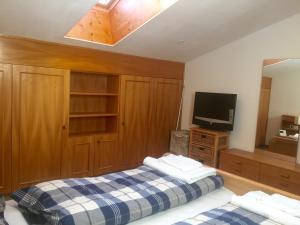 Large spacious apartment, 50m to the ski lift!