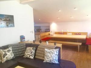 Large spacious apartment, 50m to the ski lift!