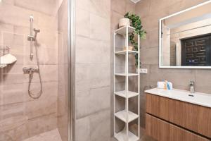 Pastor by Aguilarent