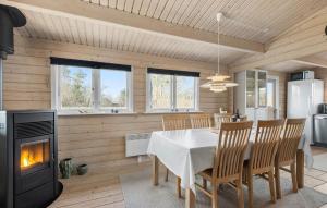 3 Bedroom Cozy Home In Oksbøl