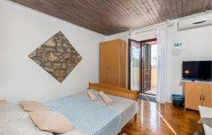 Nice Apartment In Jadranovo With Wifi