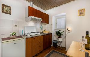 Nice Apartment In Jadranovo With Wifi 