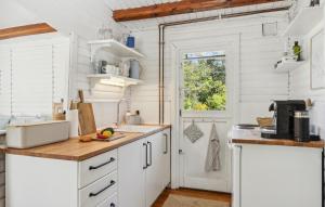 Nice Home In Sjællands Odde With Wifi