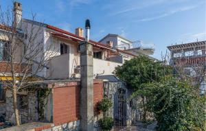 Lovely Apartment In Jadranovo With Wifi 