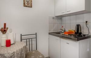 Lovely Apartment In Jadranovo With Wifi 