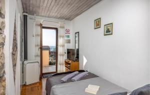 Lovely Apartment In Jadranovo With Wifi