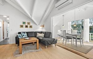 3 Bedroom Amazing Home In Ansager