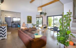 Amazing Home In Villeneuve Les Avignon