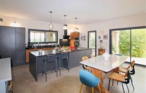 Amazing Home In Villeneuve Les Avignon