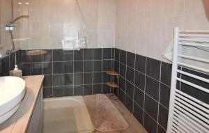 Maisons de vacances Lovely Home In Carpentras With Wifi : Maison de Vacances 2 Chambres