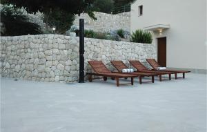 Amazing Home In Ploce