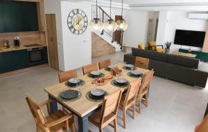 Amazing Home In Ploce