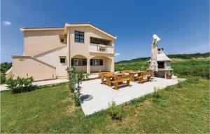 Cozy Apartment In Ljubac With Wifi