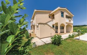 Cozy Apartment In Ljubac With Wifi