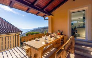 Amazing Apartment In Bregi With Jacuzzi