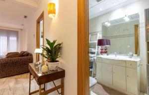 2 Bedroom Amazing Apartment In Elche