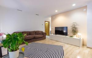 2 Bedroom Amazing Apartment In Elche