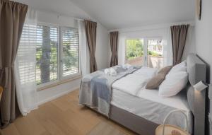 3 Bedroom Gorgeous Home In Novigrad 
