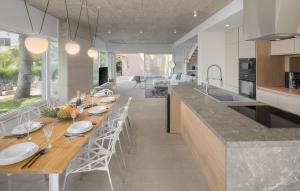 3 Bedroom Gorgeous Home In Novigrad 