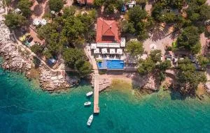 Beautiful StaCaravan In Glavotok - Beli