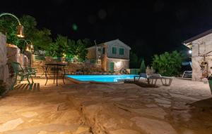 Cozy Home In Zagvozd With Sauna