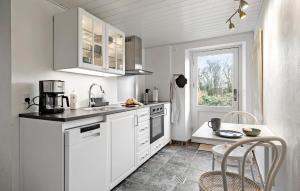 2 Bedroom Nice Apartment In Aakirkeby