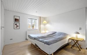 2 Bedroom Nice Apartment In Aakirkeby