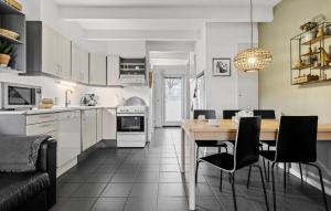 2 Bedroom Awesome Home In Hadsund