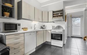 2 Bedroom Awesome Home In Hadsund